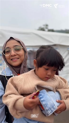 Dompet Dhuafa TV on Instagram: "Psychological First Aid 🤍 Kamis, 25 Desember 2025 Dompet Dhuafa bersama @chikifawzi mengajak anak-anak di Kampung Gwt Uken, Buntul Kemumu, Bener Meriah untuk bermain, bercerita, menggambar dan memulihkan luka yang tak terlihat. Semoga langkah kecil ini menjadi bagian dari pulihnya mereka. Terima kasih atas doa dan dukungan yang terus mengalir."