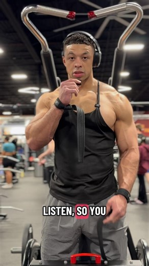 Wrist straps on pull day equals less grip fatigue, more back activation. #backday #pullworkout #gym