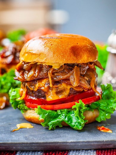 Caramelized Onion Bacon Cheeseburgers (video)