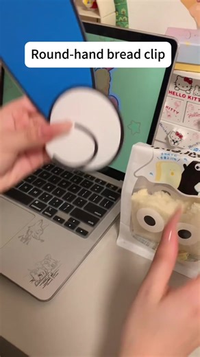 Doraemon‘s iconic hand is now a helper! 🤖✨ Magnetic acrylic holder clips snacks, notes, and all your tiny treasures～ “You even need my help to tidy up?” 😂 #Doraemon #MagneticMagic #CreativeStorage