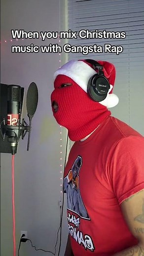 When you mix Christmas music with Gangsta Rap 😆 🎄🎅
