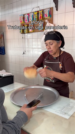 Atención al cliente y pan fresco 🥐
