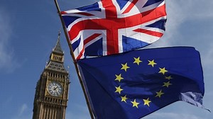 Brexit: le gouvernement britannique durcit encore le ton sur l'Irlande du Nord