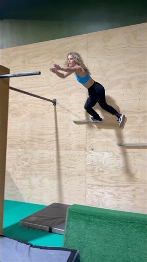 Funky little parkour line!🏃🏽‍♀️ #training #parkour #flow #balance #strides