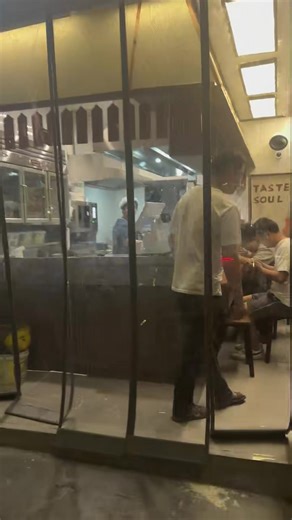 皮皮新模型1全职＋2小时兼职工模式 ​操作简单，无需高超厨艺，借助自助炒饭机3分钟出餐。无论是学生、上班族还是自由职业者，都能灵活增收#LanguageLearning #deliciousfood #scienceismagic #chinesefood