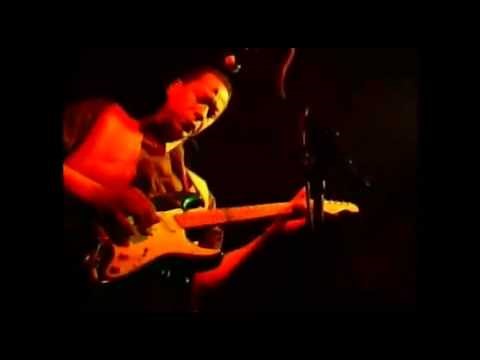 Steve Ajao Blues Giants play Money's Gettin' Cheaper