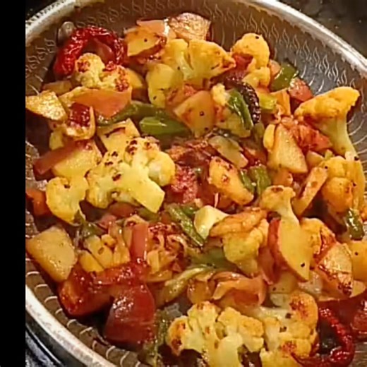 CAULIFLOWER n POTATO-simple and easy sabji recipe 🌶️🍛 #vegan #healthy #cooking #sabji #indianfood