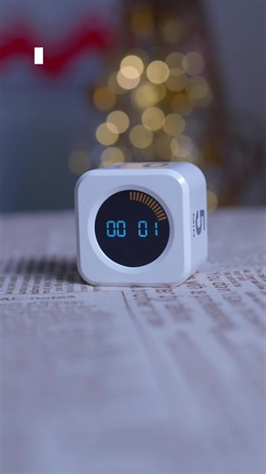 “Tired of getting distracted? Here’s the Pomodoro Method in 10 seconds: Work for 25 minutes, take a 5-minute break, and repeat. Done! 🎯”