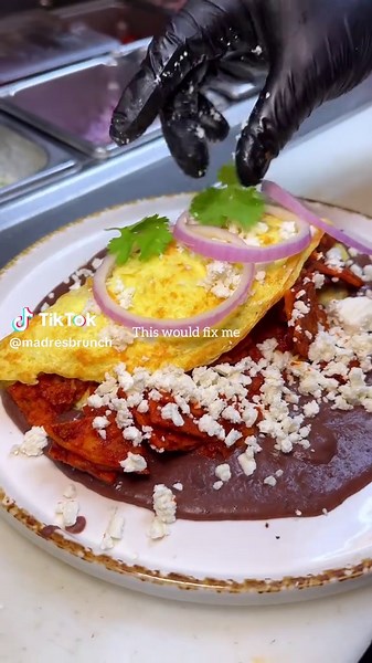 Give me 1000 of them right now🤭 #fyp #chilaquiles #mexicanfood | chilaquiles
