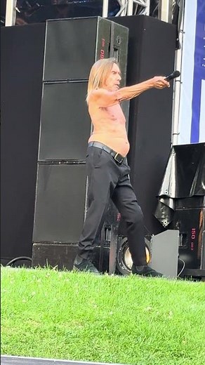 🔥👕 Iggy Pop – in the Red Hot Chili Peppers orbit – chest out and still more force than fashion