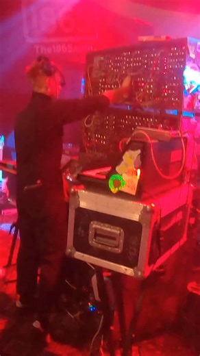 If you Modulate the same oscillators and filters with each other around and around and it adds some squelch. | LOOK MUM NO COMPUTER