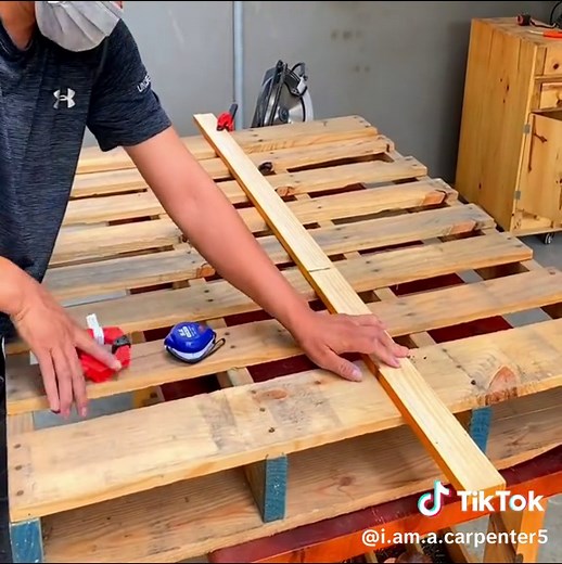 Creative Ideas And Ways To Recycle And Reuse A Wooden Pallet __ Garden Fence Ideas And Design #woodworking #carpenter #diy #idea