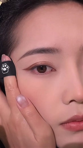 Unconventional Eye Makeup Techniques: Easy and Quick to Learn