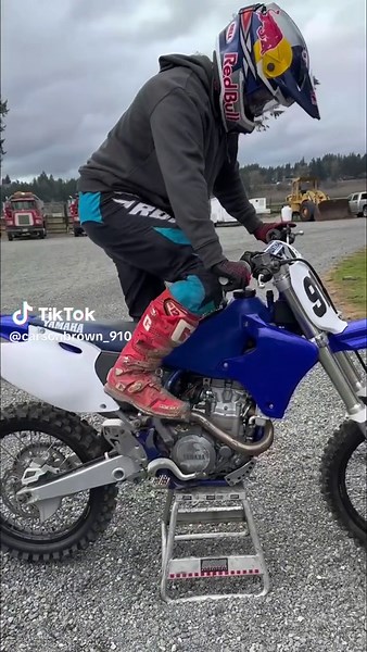 Tons of requests lately to ride a YZ426. Mike Moniz and Michael Johnson had this 2002 YZ426 and said that they would give it to me if I could have fun on it, thanks boys! Full riding video up next 🔥 Yamaha came out with a YZ400F in 1998. In 2000 they turned it into a YZ426F. Then for 2003 it was turned into a YZ450F. Yamaha used a 5 valve head all the way through the 2009 model. Who has had a chance to ride one of these and what did you think of it? @Red Bull Motorsports @Red Bull @MotoSport.co