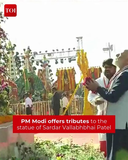 #Gujarat | PM #NarendraModi offers tributes to the statue of #SardarVallabhbhaiPatel. Watch #PMModi #SardarPatel #GujaratNews | The Times of India