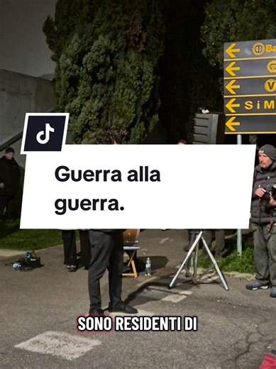 Il mio intervento ieri 5 marzo, in occasione della mobilitazione internazionale per il disarmo. Eravamo di fronte alla Battagion SPA, azienda bergamasca che negli ultimi anni ha portato avanti accordi del valore di 5 milioni di euro con Israele, spedendogli macchinari per la produzione di esplosivi e rispettivo personale adibito al collaudo sul territorio. Pretendiamo lo stop all'invio di tecnologie belliche verso uno stato i cui esponenti sono ricercati per crimini contro l'umanità, crimini di 