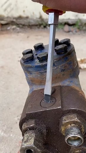 How to Use a Hex Key with a Hydraulic Jack