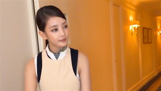 女娃官方更新Minnie巴黎时装周拍摄视频。