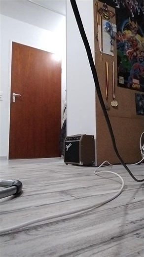 Eric springt wie ein Superheld zu viel Café ☕🎉