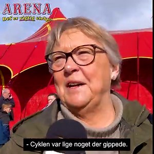 Nu skal vi i cirkus – Stjerneregn over Cirkus Arena 🎪 Publikum og anmeldere har stjerner i øjnene, efter de har set årets nye cirkusforestilling 'Cirkus ifølge Bubber og Malene Qvist' 🥰 Hør hvad publikum siger i videoen - og læs deres kommentarer her på Facebook. Cirkus Arenas nye show er årets bedst anmeldte cirkusforestilling i den danske presse (læs dem herunder). Med Bubber, Malene Qvist, prisbelønnede artister, utrolig akrobatik, ekstrem muskelkraft, magi og søde dyr - dét er r̲i̲gt̲i̲g c