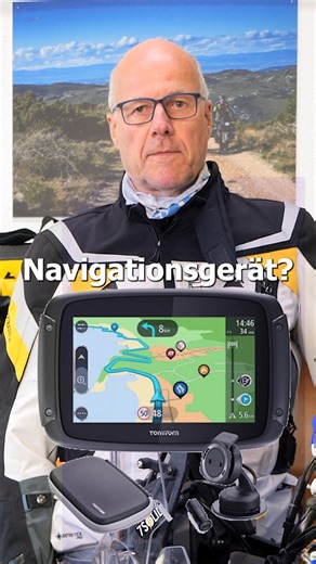 📍Hast du noch ein klassisches Navi am Motorrad? Dann wird’s Zeit für ein Update! Die Welt der Motorradnavigation hat sich komplett verändert – Garmin & TomTom sind nicht mehr allein an der Spitze. 📱 Moderne Navi-Apps wie DMD2 bringen Funktionen, die klassische Geräte alt aussehen lassen: ✅ Detaillierte Offroad-Planung ✅ Höhenprofile ✅ GPX-Import ✅ Farbige Tracks ✅ Elektronisches Roadbook …und das Ganze auf einem robusten Navphone oder Tablet – ideal für Reiseenduros, Enduros und sogar dein Mou