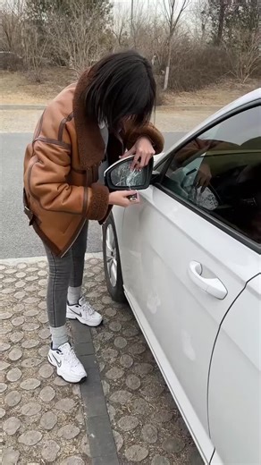 This thing in the car can be replaced by yourself!! | car thing