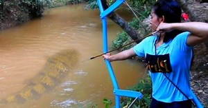 Girl Uses PVC Pipe To Make A Bow And Start Fishing With It