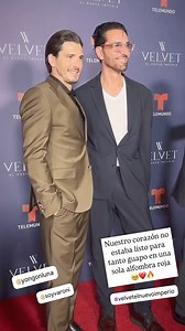 Yon and @soyvaroni, the director of #velvetelnuevoimperio, on the red carpet tonight. Mutual admiration 🥰 #YonGonzalez #YonGonzález @yongonluna | Yon González World Fans