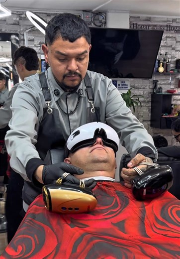 Servicio élite 💈💇🏼‍♂️ 🚨agenda escribiendo al número o el link que está en el perfil 🚨 📍carrera 94 # 74a - 23 Barrio Santa Rosita ( ENGATIVA ) 📱 301 970 4529 #paratii #fyp #barberia #cliente