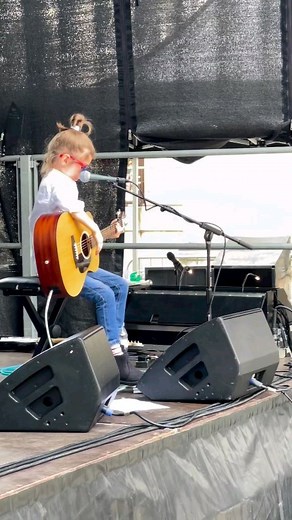 Big Bill Broonzy / Eric Clapton - Hey Hey #big #bill #broonzyblues #hey #hey #blues #acoustic #manchester #live #boy #7 #practice #dedication #glastonbury #1950s #instagram #instagood #summer #vibes #goodvibes #style #shades #cool #talent #grateful #blessed #2023 #kidsofinsta #hardwork #learning #eric Reposted from @leonardo_fibonacci_patrick2226 | Guitarra - LES