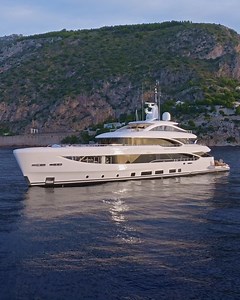 The latest B.Now 50M Oasis Deck® M/Y ASANI is an invitation to enjoy life at sea. Combining modernity, functionality and creativity, her dynamic design offers a calming and convivial approach to life onboard that embraces a closeness to nature, thanks to Benetti’s signature Oasis Deck®. #benettiyachts #benetti #thehouseofyachting #BNow50M #RWD #bergmandesignhouse #asaniyacht | Benetti Yachts