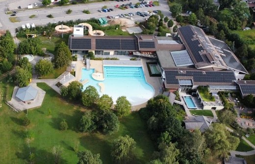 Nach Brand im Aqacur Bad Kötzting: Bade- und Saunawelt öffnet wieder