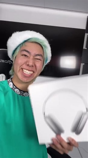 Customized Airpods Max: Personalized Gift for a Friend