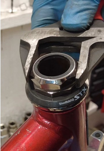 Vintage Shimano STX thread 1-1/8” headset. Check out all my bike restoration videos on my YouTube channel (link in bio) #mtb #vintagebike #retrobike #90smtb #bikebuild #bikeservice #bikerestoration #bikerepair #restoration #bikemaintenance #asmr #vintagemtb #retromtb #26inchlifestyle