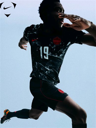 Así presenta @CanadaSoccer los kits de #CanMNT 🇨🇦🍁 para el Mundial FIFA 🏆 🇨🇦 🇲🇽 🇺🇸. ¿Opiniones? 📹 @canmnt #Jersey #Canada #Soccer #WorldCup