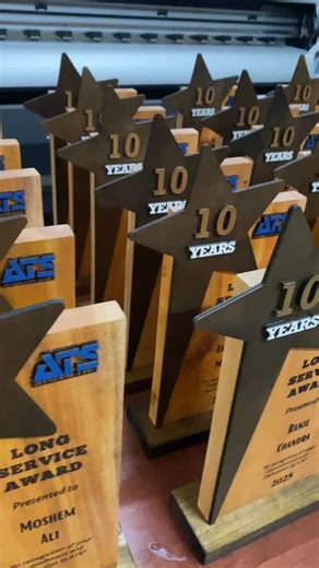 Dedication deserves to shine ⭐️ These ATS Long Service Awards honour the people who’ve given years of passion and perseverance to their organisation. Proud to create pieces that carry meaning. #ATS #LongServiceAwards #EmployeeRecognition #AwardDesignFiji #TheMakersMarketFiji | 𝗧𝗛𝗘 𝗠𝗔𝗞𝗘𝗥𝗦 𝗠𝗔𝗥𝗞𝗘𝗧