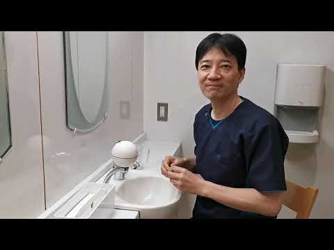 鼻うがいの実演。