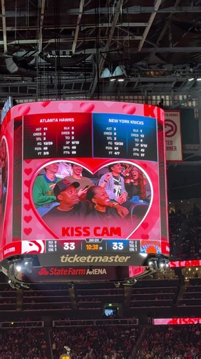 I’ve always wanted to witness something like this at a game lol 🥹😭 how sweet omg 😍 #atlantageorgia #atlantahawks #nyknicks