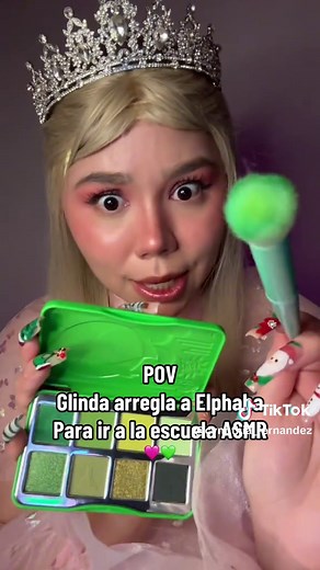 Glinda arregla a Elphaba en ASMR