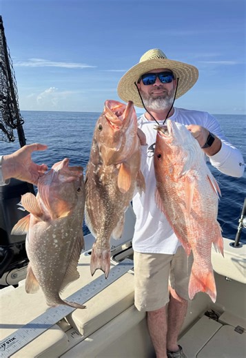 Crazy to think we’re already halfway through red snapper season! I’ve got a few dates left this month and plenty in August, what’re you waiting for! 🎣 #fishtok #offshore #floridalife #redsnapper #fishing