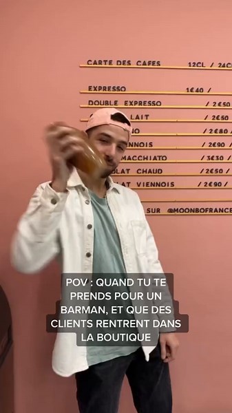 Toujours de l'ambiance chez Moonbo! Jordan vous accueille avec le sourire et une petite danse 😂 #moonbo #donuts #bubbletea #clermontferrand #foodclermont #foodporn #foryou #pourtoi