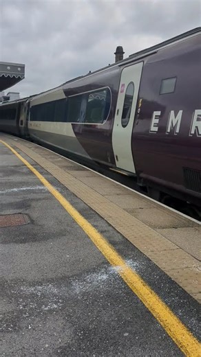 EMR class 222 departing sheffield
