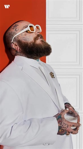 Meet Teddy Swims: the soulful singer from Georgia behind the critically acclaimed hits ‘Lose Control’, ‘The Door’, and ‘Bad Dreams’. With 45 million monthly listeners, Teddy’s voice continues to capture hearts around the world 🌍🤍 Which track did you first discover Teddy? #TeddySwims #BadDreams | Warner Music Malaysia