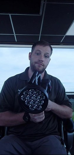 Light Gun signals for pilots with no communications #aviation #atc #pilot #airplanes #airtrafficcontroller #faa #air