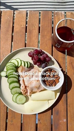 How I Build a Snack Plate as a Dietitian 🍎 | Easy Balanced Snack Ideas