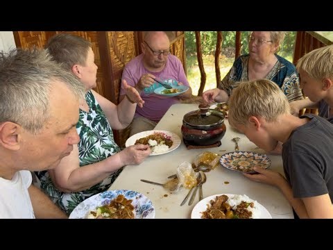 My Mama, Papa, Uncle & Aunt are Eating Food from Karinderia!