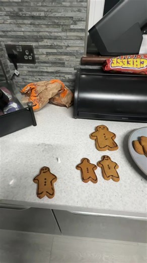 Decorating gingerbread men