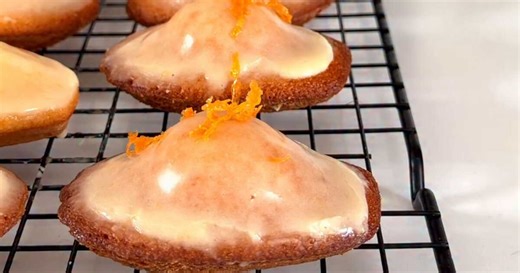 Vous allez adorer cette recette de madeleine et leur glaçage au jus de clémentine !