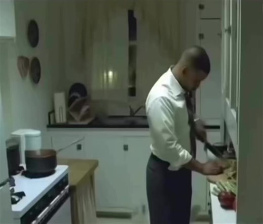 Ne juge pas trop vite. Juger trop vite est souvent le signe d’un désalignement intérieur. Quand l’alignement manque, l’esprit se précipite, les conclusions arrivent avant la compréhension, et l’émotion prend le dessus sur la conscience. Ce que l’on voit n’est jamais toute la vérité. Une action, un mot ou une situation isolée ne racontent pas le chemin, ni l’intention, ni les combats invisibles qui l’entourent. L’approche alignée nous invite à ralentir. À observer avant d’interpréter. À comprendr