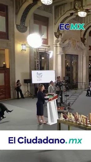 ⚡✈️ Un rayo y el caos aéreo en el AICM La presidenta Claudia Sheinbaum explicó que el incidente que afectó varios vuelos en el Aeropuerto Internacional de la Ciudad de México fue provocado por la caída de un rayo en la torre de control. Aunque existen pararrayos, recordó, la naturaleza no siempre puede ser contenida. 🌩️ | El Ciudadano México